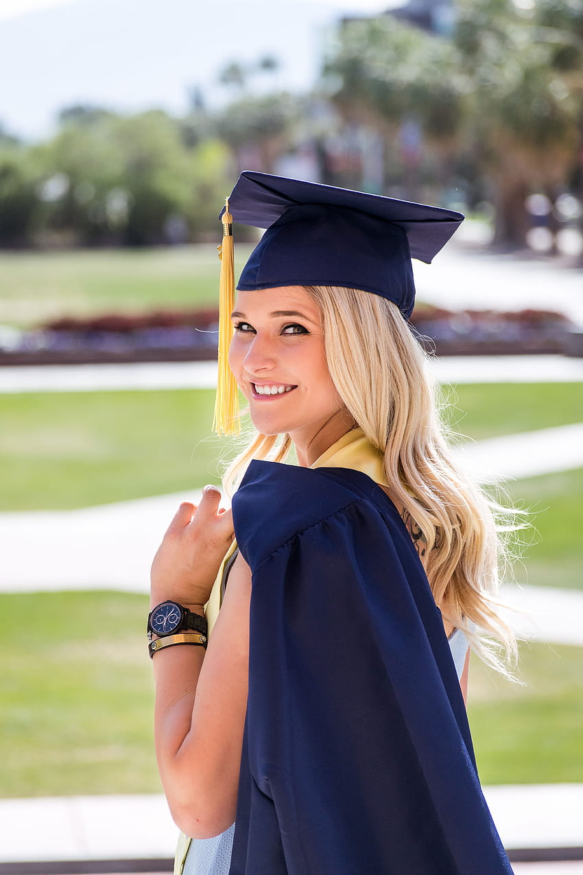 5 UNIQUE Graduation Poses for Women! - YouTube