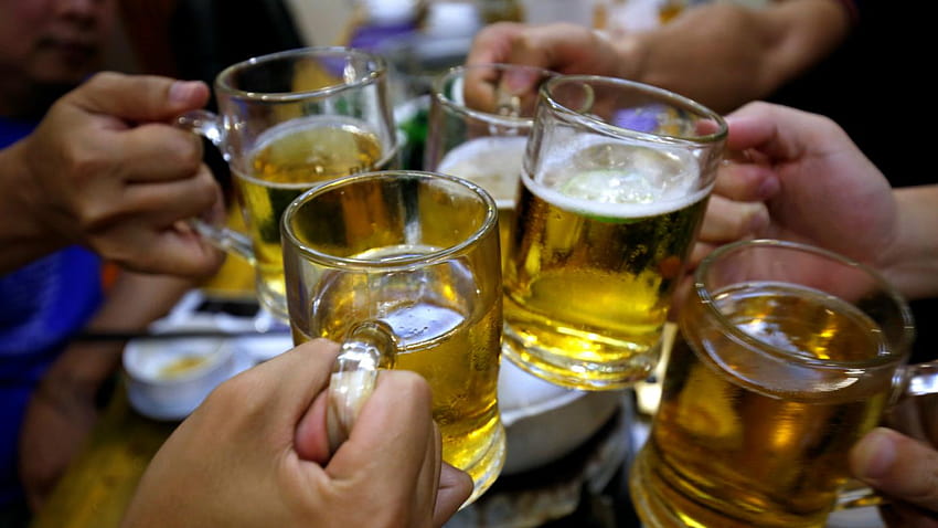 UK government eyes early morning airport drinking ban, kingfisher beer HD wallpaper
