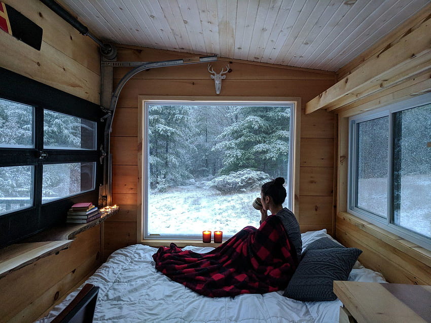 43 von 172 in Dwells Lieblingsschlafzimmer von Cabinscape, warme Winterhütte HD-Hintergrundbild