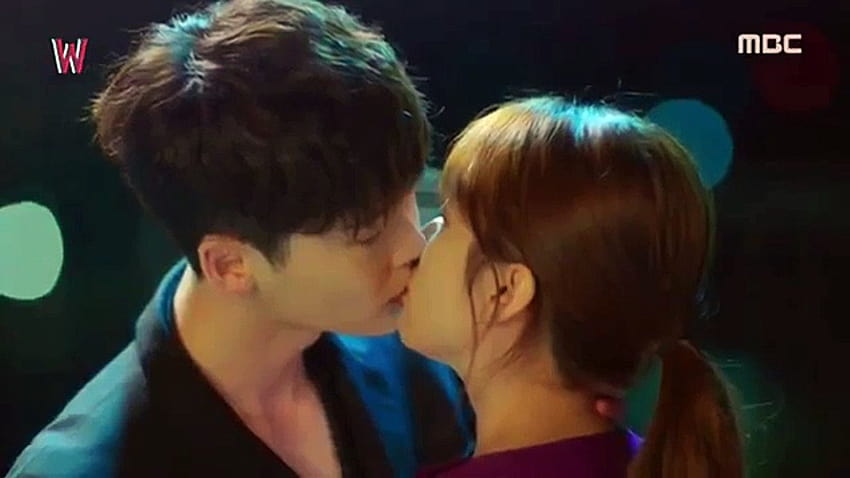 En Romantik Öpüşme Sahnesi Kore Dramı HD duvar kağıdı