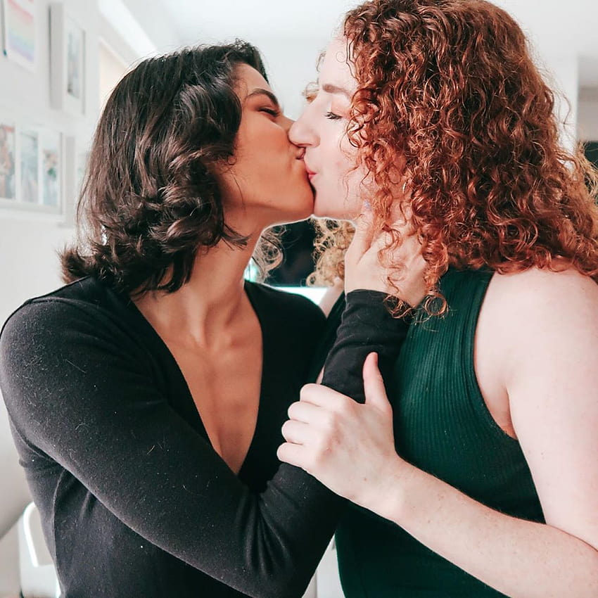 Pin di Lesbian kiss, Lesbian couple kiss wallpaper ponsel HD