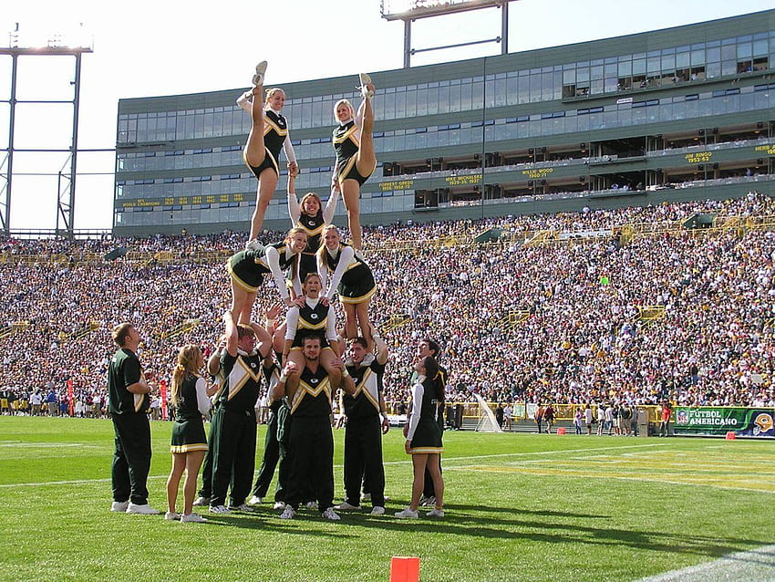 1,372 Green Bay Packers Cheerleaders Stock Photos, High-Res Pictures, and  Images - Getty Images