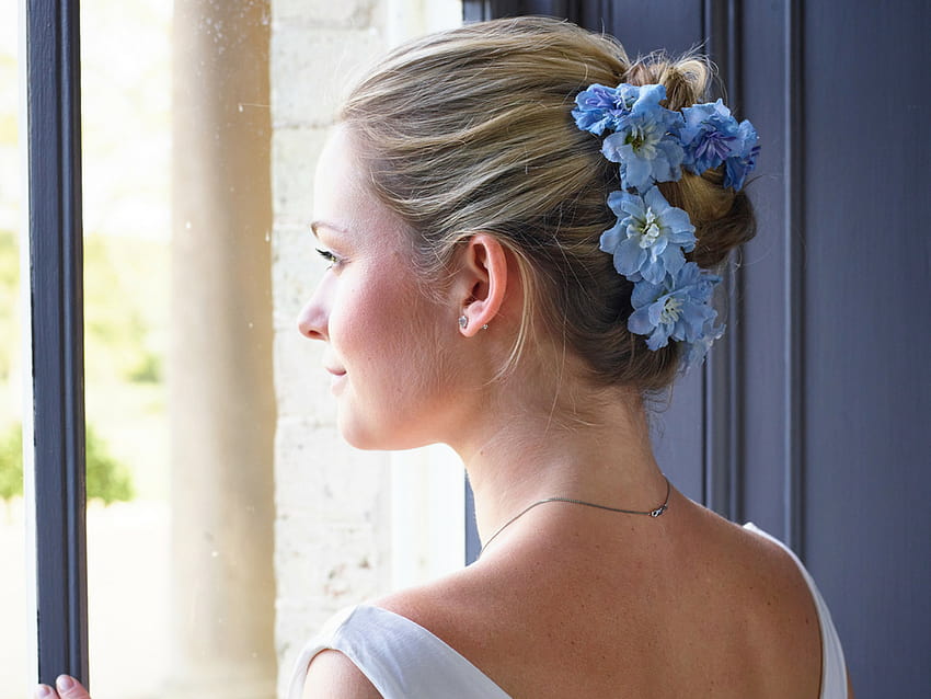 10 Stunning Ways to Wear Flowers in Your Hair, bridal hairstyles artificial flowers HD wallpaper