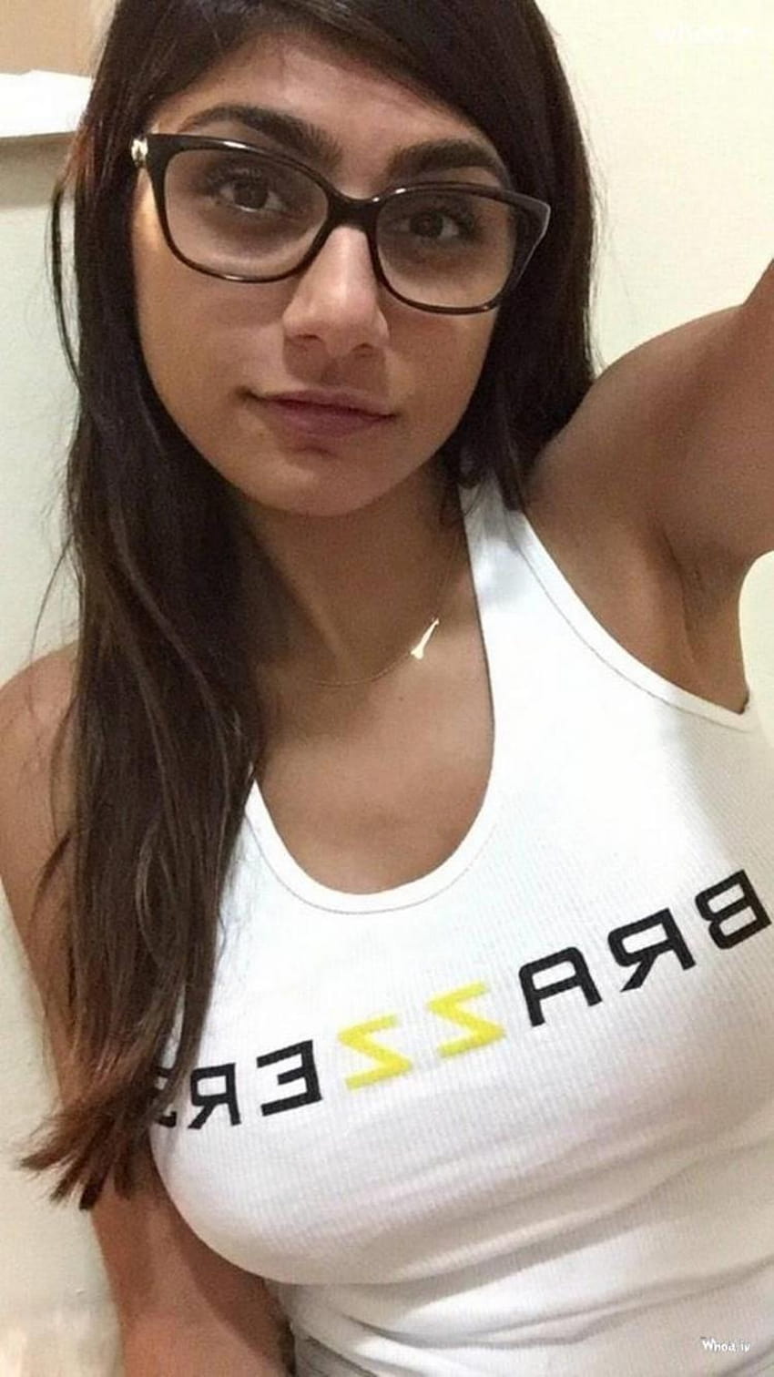 Mia Khalifa selfie en t-shirt blanc, smartphones mia khalifa Fond d'écran de téléphone HD