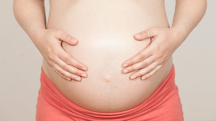 Une femme enceinte dit que le restaurant a refusé de la servir pour le port, le ventre des femmes enceintes Fond d'écran HD