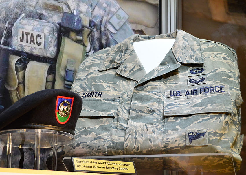 Primero el deber, siempre listo > Museo Nacional de la Fuerza Aérea de los Estados Unidos™ > Exhibición fondo de pantalla