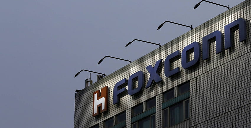 Foxconn will move some of its iPad and MacBook assembly from China to Vietnam HD wallpaper
