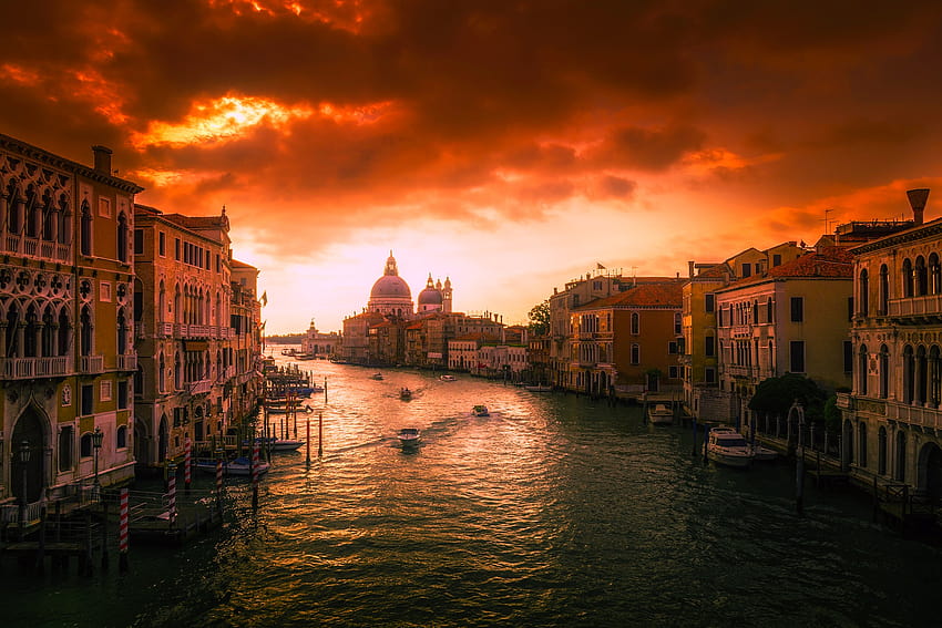 Venecia, la capital de la región del Véneto en el norte de Italia fondo de pantalla