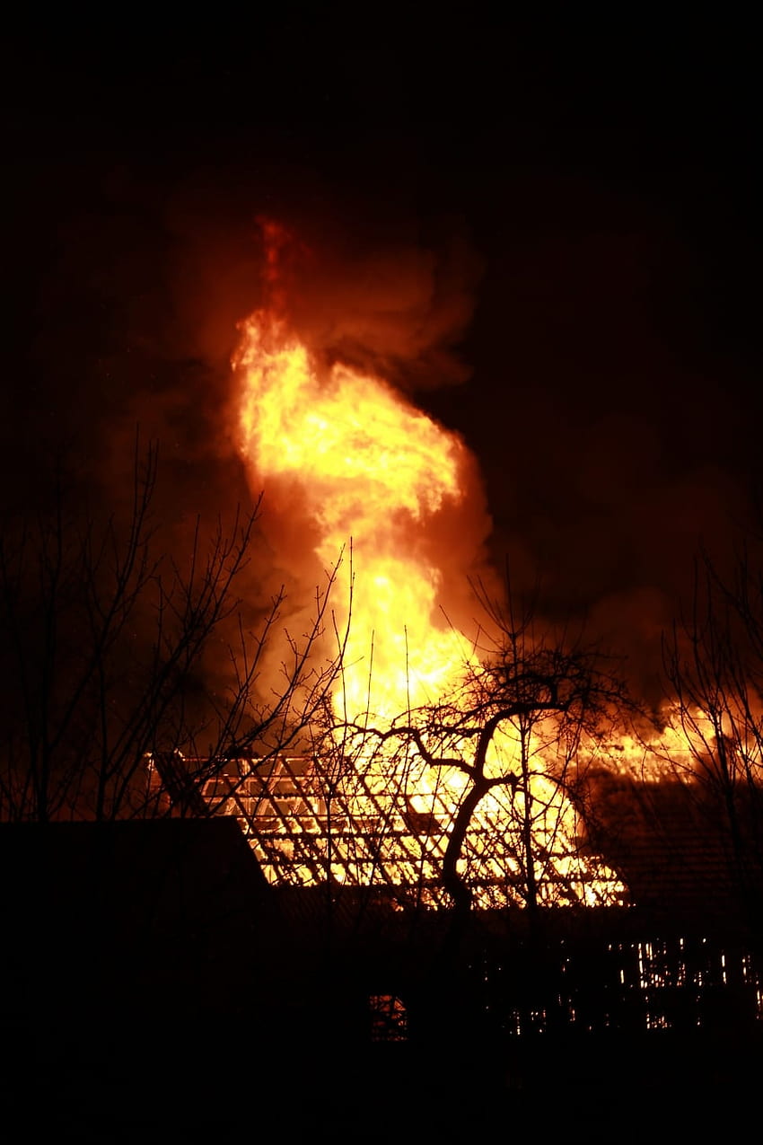 brennendes Haus, brennendes Haus HD-Handy-Hintergrundbild