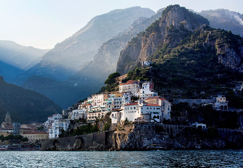 Mediterrâneo, Costa Amalfitana, água, aldeia, montanhas, névoa, aldeia mediterrânica papel de parede HD