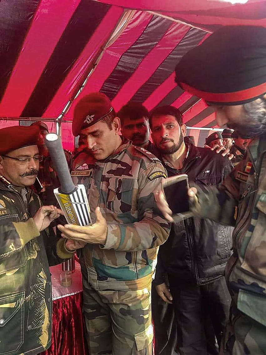 MS Dhoni in Army Uniform: MS Dhoni Joins Territorial Army Battalion in Kashmir HD phone wallpaper