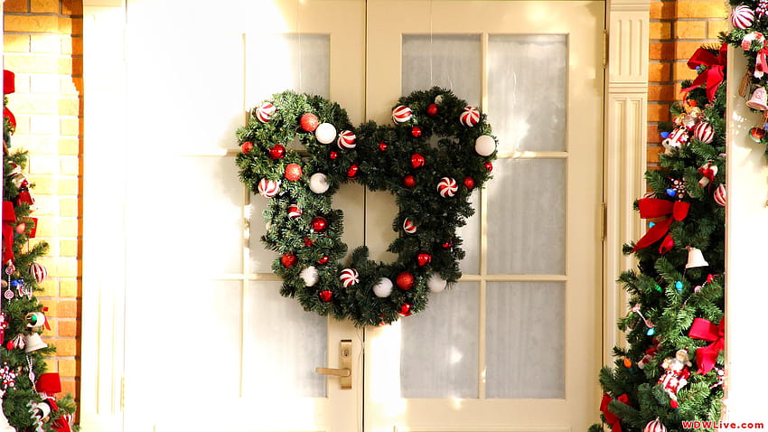 Christmas Wreath On Door, christmas door decorations HD wallpaper