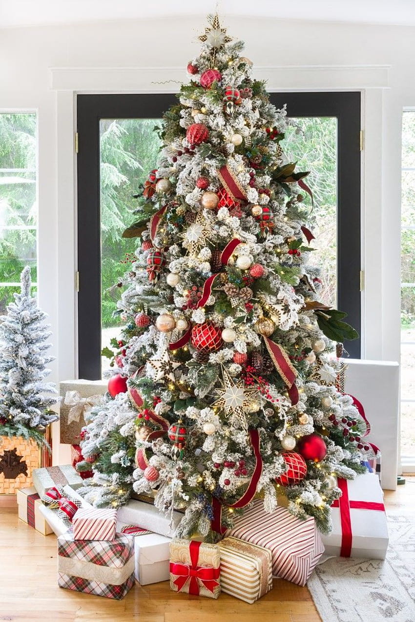 Christmas tree, árbol de Navidad, kerstboom, arbre de Noël, 圣诞树, Weihnachtsbaum, Jólatré, …, traditional christmas trees HD phone wallpaper