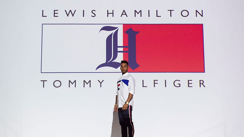Lewis Hamilton und Tommy HIlfiger, Tommy Hilfiger-Logo HD-Hintergrundbild