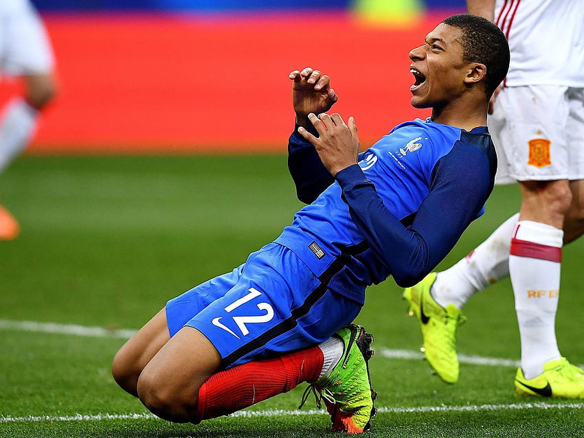 Kylian Mbappe looks right at home despite France's young guns HD wallpaper