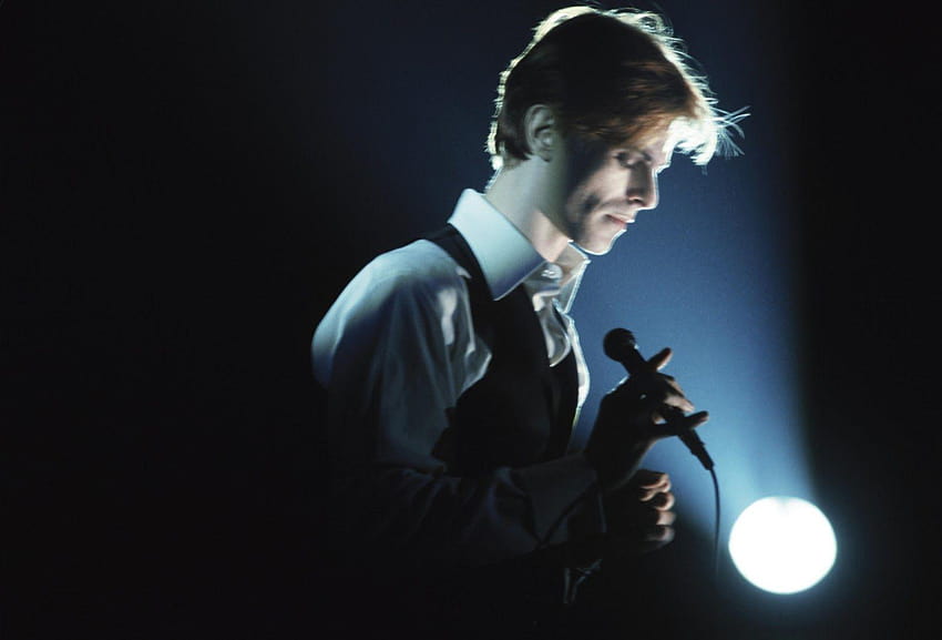Bowie... много по-светло синьо на фоново осветление... харесва ми., тънкият бял херцог HD тапет