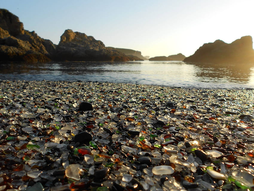 плаж, природа, море, слънчева светлина, скала, камъчета, стъкло, пейзаж, вода / и мобилни фонове, морско стъкло HD тапет