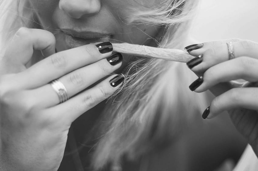 420 Weed, oberstes Anime-Mädchen ps4 dunkel HD-Hintergrundbild