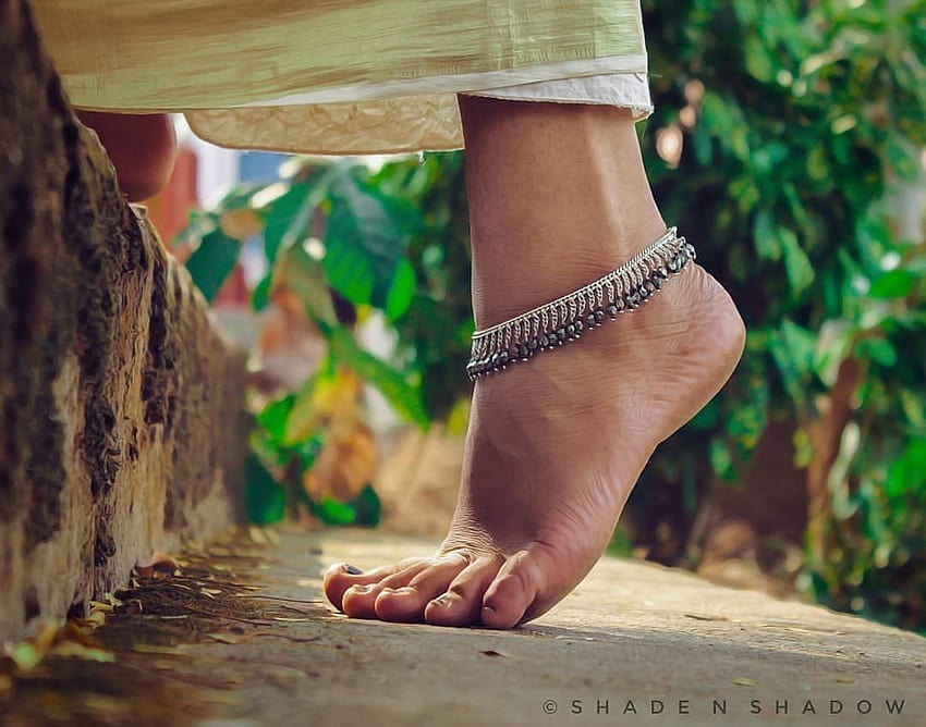 may contain: one or more people and shoes, women anklets HD wallpaper