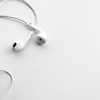 Download wallpaper: Music plays on the iPhone's earphones 2048x2048