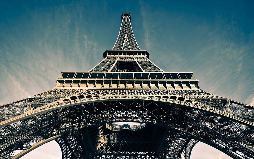 low angle shot of the Eiffel tower HD wallpaper