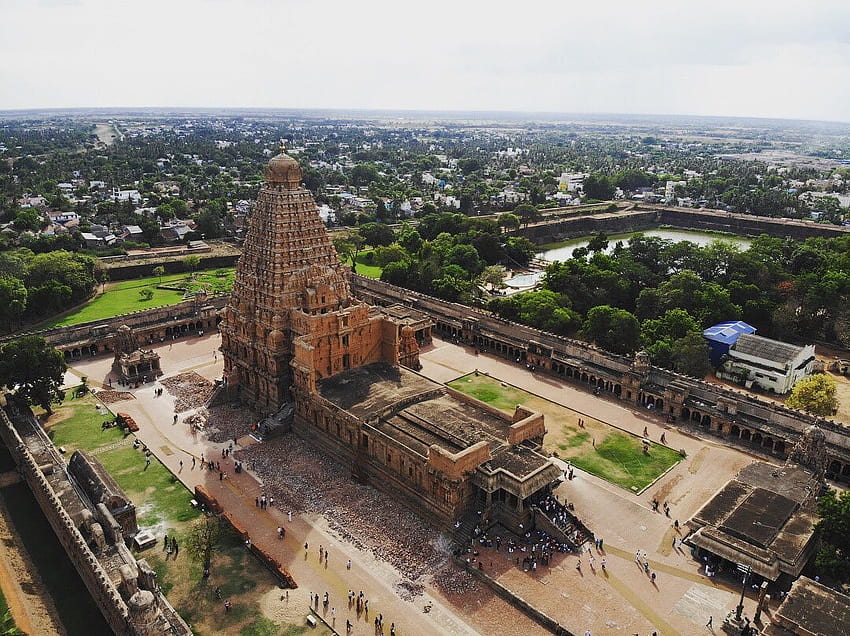 Чудо на дравидийската архитектура: Храмът Brihadeeswara HD тапет