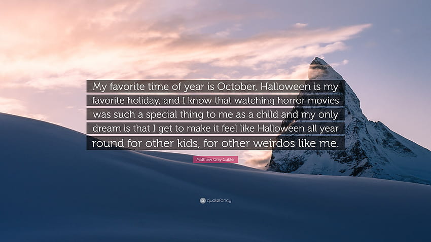 Citação de Matthew Gray Gubler: “Minha época favorita do ano é outubro, o Halloween é meu feriado favorito e sei que assistir a filmes de terror foi um...” papel de parede HD