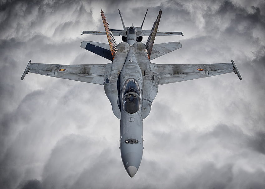Samoloty Myśliwiec odrzutowy Mcdonnell Douglas F A 18 Hornet Warplane, formacja super szerszeni Tapeta HD