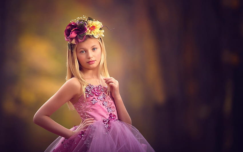 Bambina carina, ghirlanda, vestito viola 1920x1200, adorabile bambina Sfondo HD