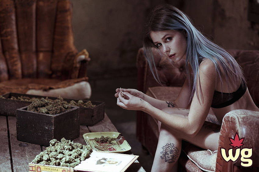 Mädchen – Weed Girls, Gras rauchende Mädchen HD-Hintergrundbild