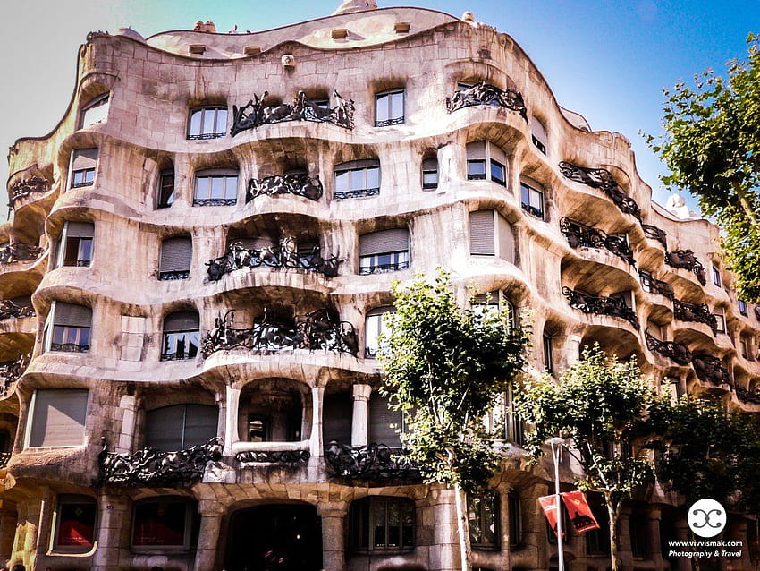 Casa Milà by Gaudi in Barcelona Spain 928, casa mila HD wallpaper