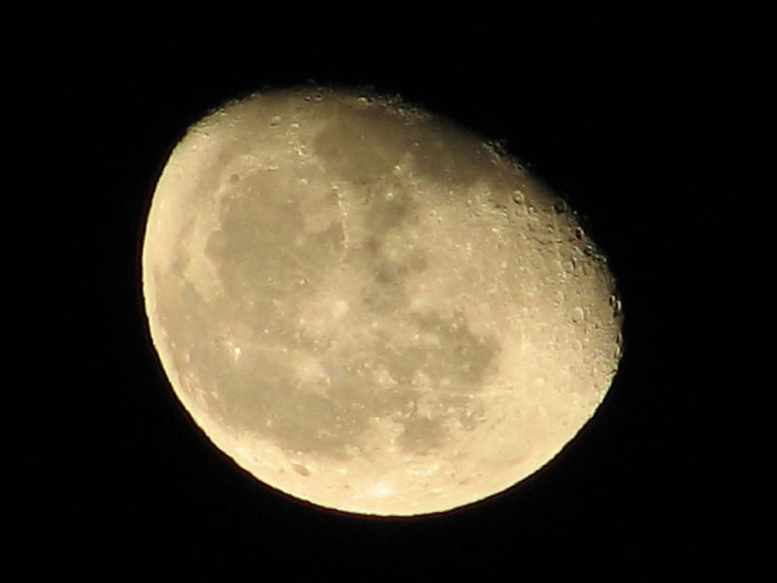 File:Kevin, waning gibbous moon HD wallpaper