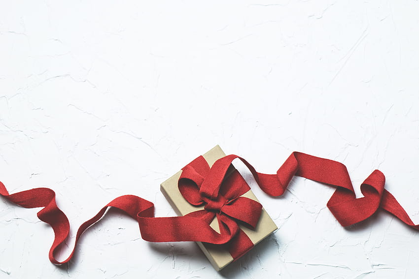 리본 리본이 있는 빨간색과 흰색 선물 상자 · 스톡, 크리스마스 리본 HD 월페이퍼