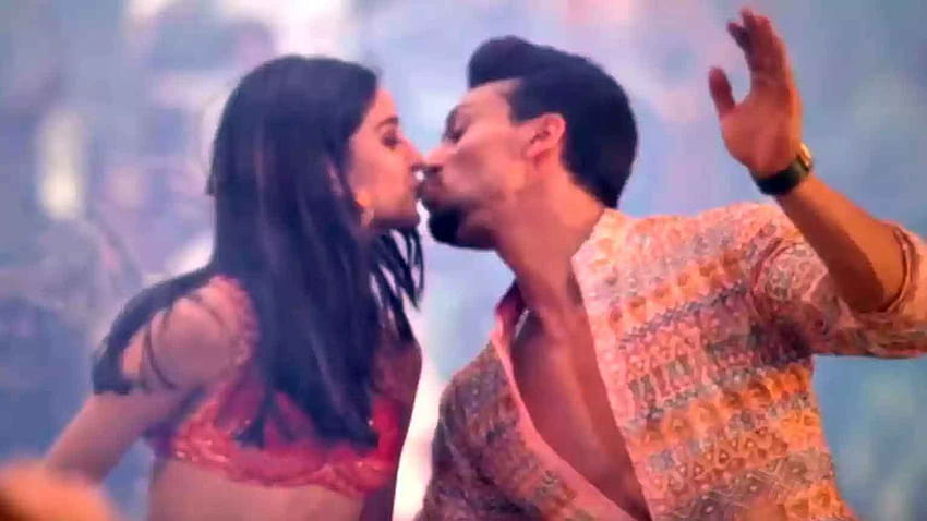 Ananya Panday sobre su escena de beso con Tiger Shroff: fue el mejor primer beso fondo de pantalla