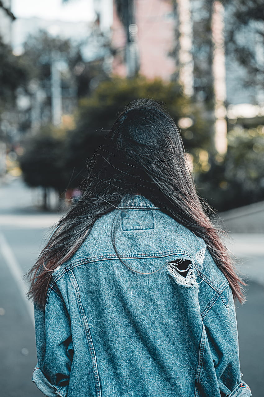 Tampilan Belakang Wanita Mengenakan Jaket Denim · Stok, jaket wallpaper ponsel HD