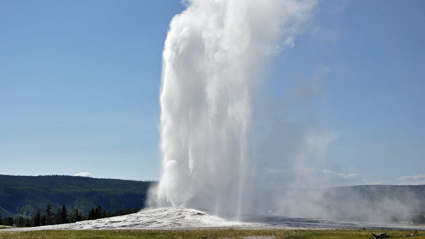 Old Faithful, Yellowstone National Park / HD wallpaper