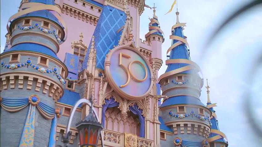 Kastil Cinderella dan lainnya mendapatkan perlakuan 'emas' untuk menghormati ulang tahun ke-50 Disney World, kastil disney 2021 Wallpaper HD