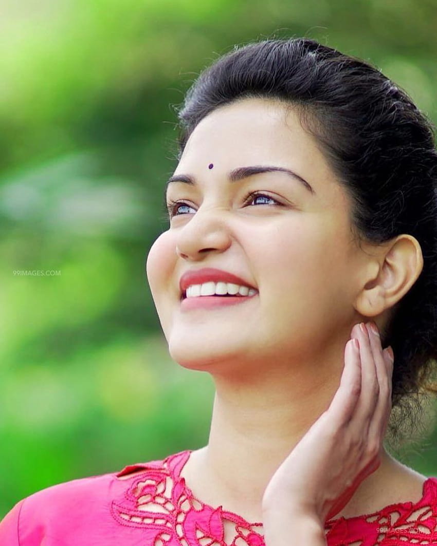 Actress Honey Rose's Rose Day Pics Take Internet By Storm - News18