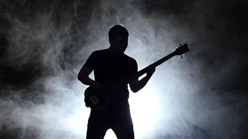 Arrière-plans sombres avec de la fumée. Homme jouant sur la guitare basse noire Stock, fond de basse Fond d'écran HD