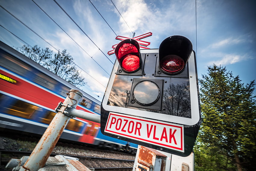 Pozor Vlak Czech Railway Crossing Sign Stock, sinal de passagem ferroviária papel de parede HD