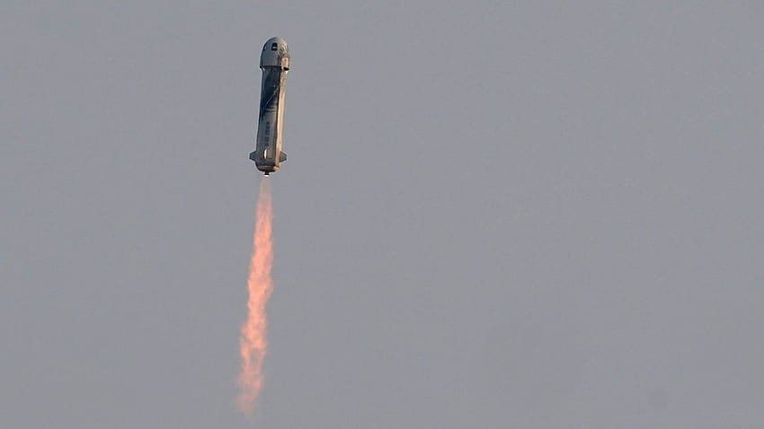 Lancio di Blue Origin: Jeff Bezos raggiunge lo spazio con il primo volo della compagnia con persone, jeff bezos blue origin Sfondo HD