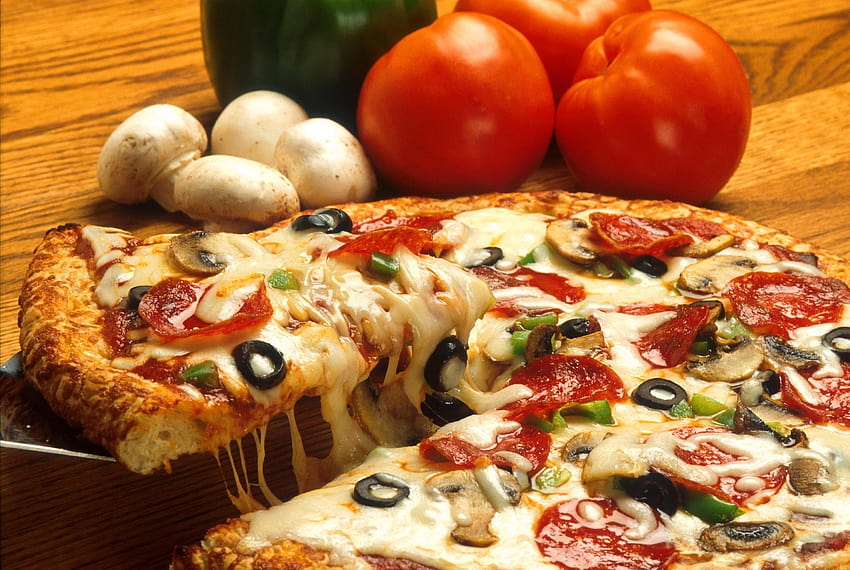 Mozzarella Pizza Beside Mushrooms and Tomatoes · 주식, 이탈리아 음식 HD 월페이퍼