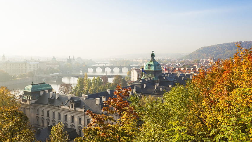 Cityscape of Prague in autumnal morning, autumnal panorama HD wallpaper