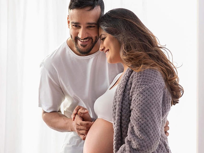 Anita Hassanandani's husband Rohit Reddy shares the first glimpse of their baby boy; see pic HD wallpaper