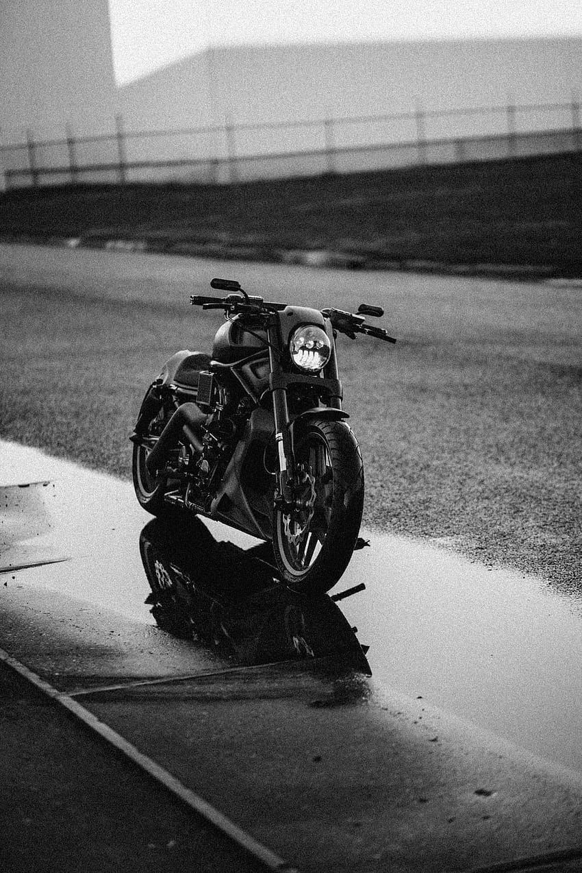 道路上の黒いスポーツ バイクのグレースケール – グレー、moto 電話 HD電話の壁紙
