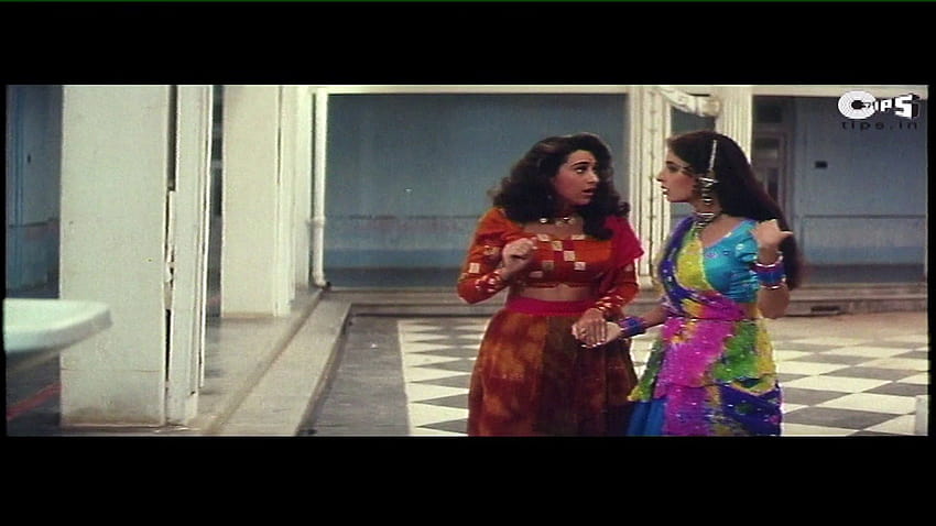 Karishma Kapoor & Govinda Cant Keep Their Eyes Off Each Other HD wallpaper