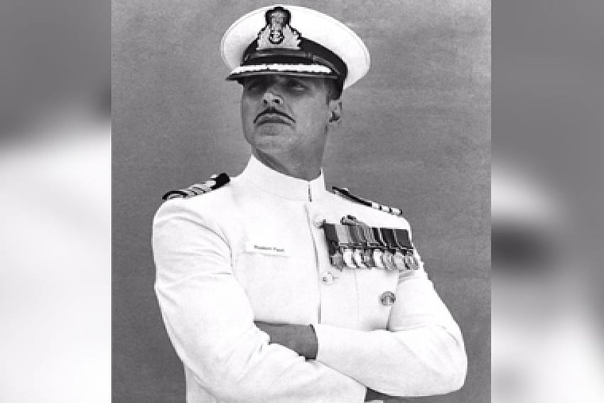 Akshay Kumar играе морски офицер в „Rustom“; разкрива външния си вид, униформа на индийския флот HD тапет