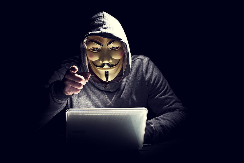 Anonimowy haker w masce wskazujący palec, komputer, haker anonimowy Tapeta HD