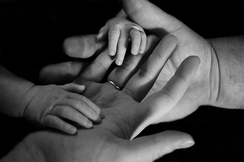holding on and backgrounds, mother hand HD wallpaper