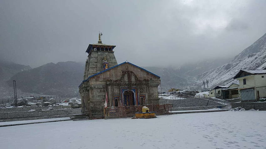 These of fresh snowfall at Kedarnath temple are simply breathtaking HD wallpaper